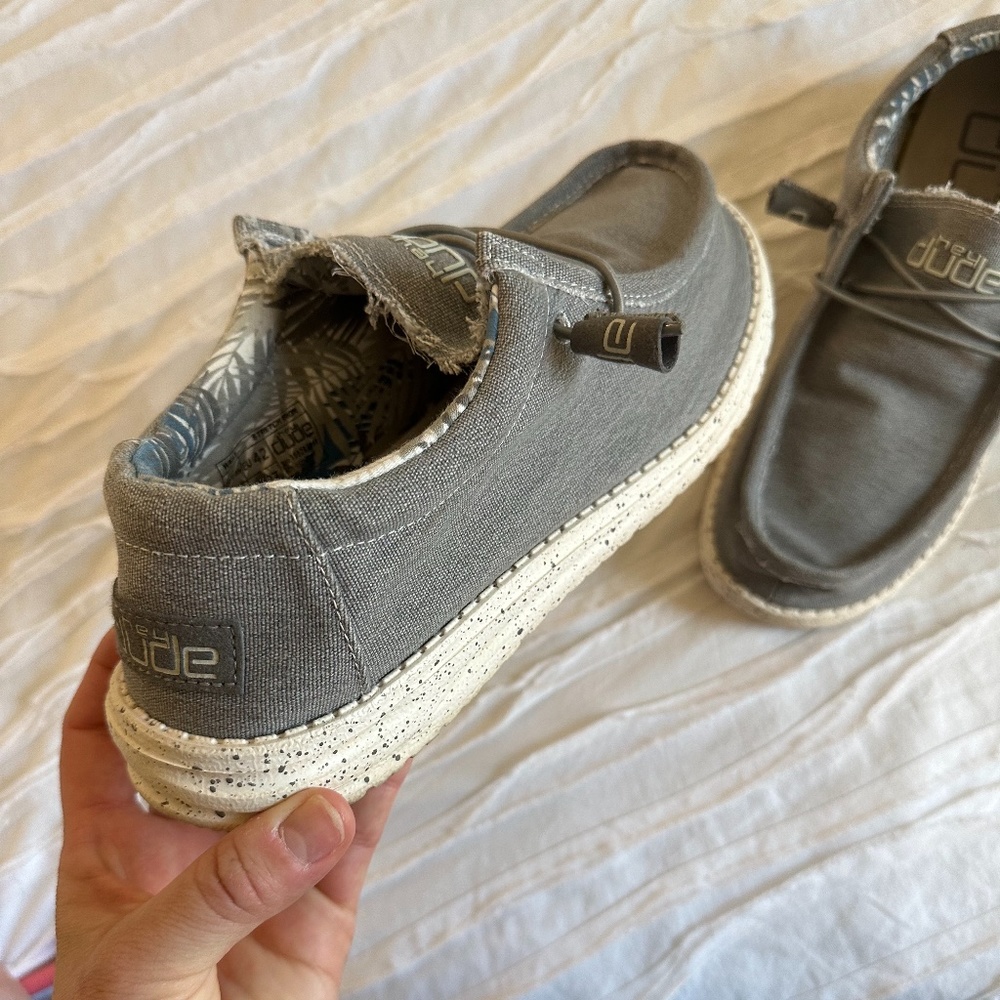 LIKE NEW- Mens Hey Dude Wally Stretch Shoe, Grey, Size 9